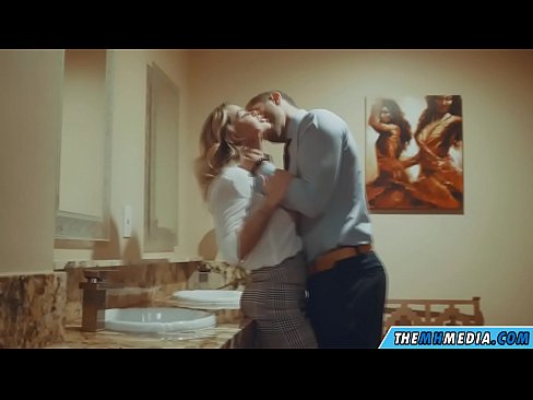 ❤️ Kiam belplena blondulo delogas vin en publika necesejo ❌ Kvalita porno ĉe eo.com-full-porner.ru ️❤